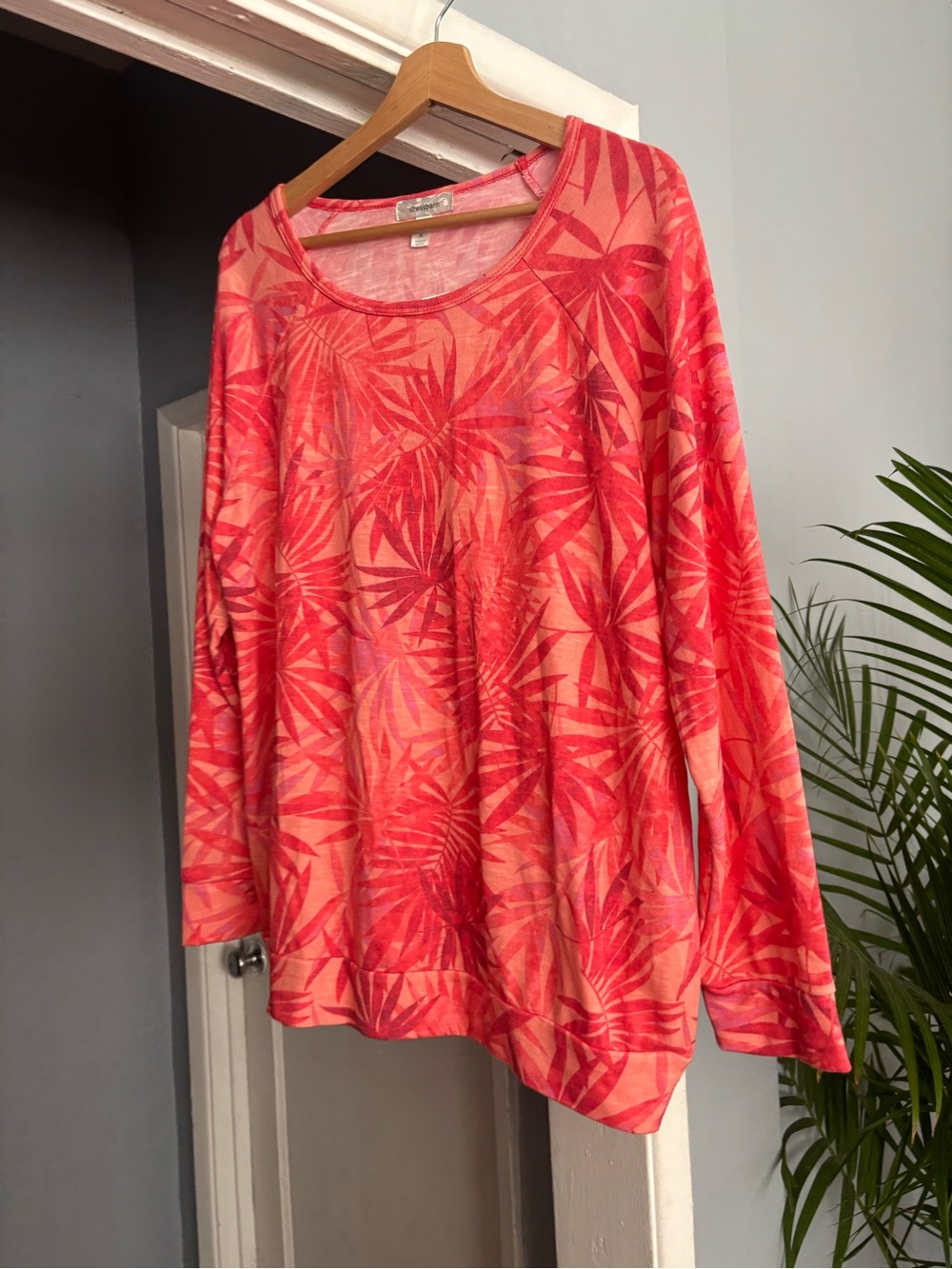 Dress Barn Coral & Pink Palm-Print Lightweight Scoop Neck Top